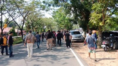 Dua Koperasi Buruh Bentrok Rebut Lahan Gudang