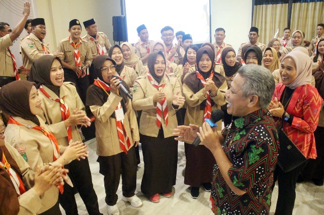 Bupati Kubu Raya Muda Mahendrawan saat memberikan pengarahan kepada para pembina pramuka yang mengikuti Kursus Pembina Pramuka Tingkat Mahir Dasar (KMD), Kamis (4/5).
