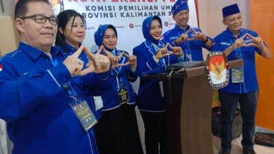 DPD Partai Demokrat Kalbar mendaftarkan 65 oang bacaleg ke KPU Kalbar, Minggu ((14/5). Dengan nomor urut 14, Partai Demokrat bertekad merebut kursi pimpinan DPRD Kalbar