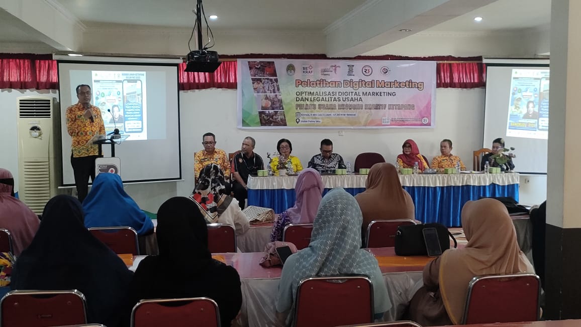 Kepala Dinas Pariwisata Dan Kebudayaan Kabupaten Ketapang Junaidi Firrawan saat membuka pelatihan digital marketing, Jumat (12/5).