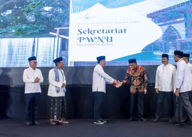 Ketua Umum Pengurus Besar Nahdlatul Ulama (NU) Yahya Cholil Staquf atau Gus Yahya didampingi Gubernur Kalbar meresmikan pembangunan Sekretariat NU Kalbar secara virtual usai pelantikan Pengurus Wilayah NU Kalbar, Jumat (5/5).