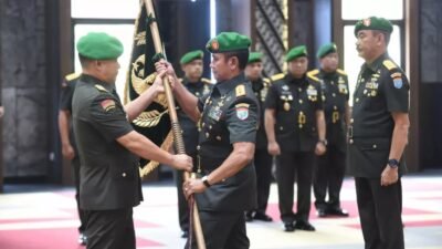 Kasad Jenderal TNI Dr. Dudung Abdurachman memimpin sertijab Pangdam XII Tanjungpura pada Jumat (28/4) dari Mayjen TNI Iwan Setiawan yang sebelumnya menjabat sebagai Danjen Kopassus dari Mayjen TNI Sulaiman Agusto yang akan menduduki jabatan baru sebagai Pa Sahli Tingkat III Kasad Bidang Ekkudag