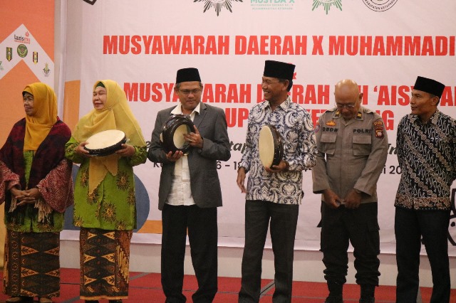 Wakil Bupati Ketapang, Farhan saat membuka Musyawarah Daerah ke-X Muhammadiyah Ketapang dan Musda ke-VIII Aisyiyah Ketapang, Senin (8/5).