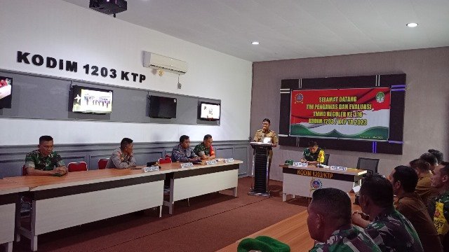 Wakil Bupati Ketapang saat menerima Tim Wasev TMMD di Ketapang, Selasa (23/5)