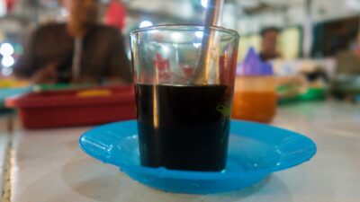 Kopi pancong adalah minuman kopi yang disajikan setengah gelas. Kata Pancong itu sendiri berasal dari “pancung”, yang berarti memotong atau mengurangi.