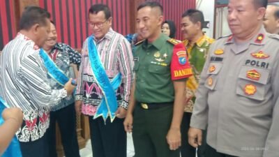 Bupati Sanggau Paolus Hadi pada Kamis (8/6) mengukuhkan 18 orang Bapak Asuh Anak Stunting (BAAS) yang diharapkan dapat menurunkan prevelansi stunting di Sanggau