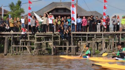 Gubernur Kalbar Sutarmidji pada Jumat (1/6) saat membuka Festival Kapuas Kalbar di Kampung Wisata Caping yang dikolaborasikan dengan berbagai kegiatan olahraga sebagai salah satu sport tourism menjadi daya tarik wisata di Pontianak