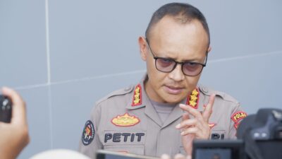 Kabid Humas Polda Kalbar Kombes Pol Raden Petit mengungkapkan kasus pemukulan dan pencabulan anak kandung oleh ST yang telah ditetapkan tersangka