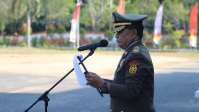 Kasatpol PP Ketapang Muslim saat membacakan sejarah Makam Juang Mandor di Hari Berkabung Daerah, Rabu (28/6).