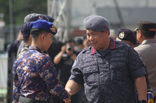 Kepala BNN RI Komjen Petrus R Golose saat menutup Operasi Laut Interdiksi Terpadu dengan sandi PURNAMA di Pelabuhan Dwikora Pontianak, Selasa (6/6)