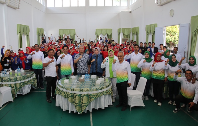 KORMI Kalbar mengirim 328 orang yang terdiri panitia, official, penggiat dan perwakilan induk olahraga serta perwakilan pengurus KORMI kabupaten/kota mengikuti FORNAS VII di Jawa Barat, Minggu (25/6)