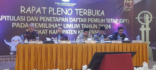 KPU Ketapang ngoto menetapkan Daftar Pemilih Tetap (DPT) untuk Pemilu 2024 sebanyak 414.830 pemilih dalam rapat pleno pada Rabu (21/6) kendati Bawaslu telah meminta agar ditunda. Foto: naufal