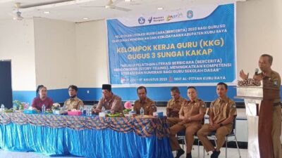 Kepala Dinas Pendidikan dan Kebudayaan Kubu Raya M Ayub membuka pelatihan literasi berbicara bagi guru SD di Kecamatan Sui Kakap, Senin (31/7)