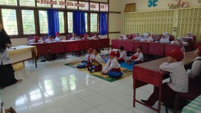 Dewan Prihatin Murid SDN 64 Belajar di Lantai