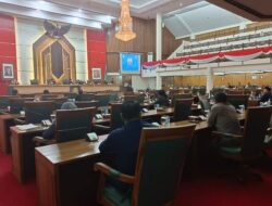 Rapat Paripurna DPRD Kalbar Sering Ditunda