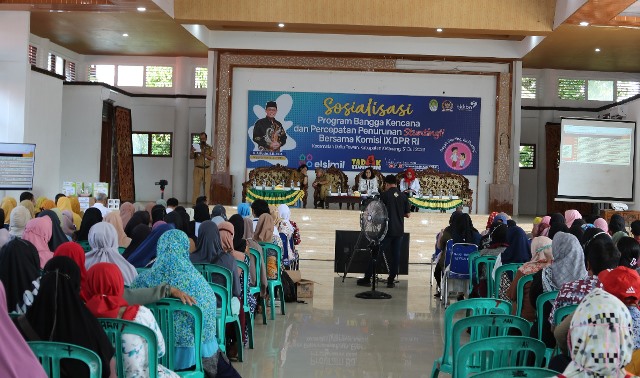 Asisten Setda Pemkab Ketapang Bidang Ekonomi dan Pembangunan, Syamsul Islami saat sosialisasi percepatan penurunan stunting, Senin (31/7). Ia mengingatkan pentingnya pemenuhan gizi bumil (ibu hamil). Foto: naufal