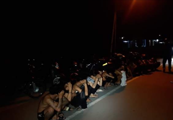 Polisi telah berhasil mengamankan para pemuda yang terlibat tawuran di dekat Rumdin Wali kota Singkawang pada Minggu ((9/7) malam