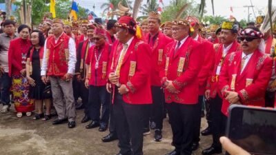 Bupati Sanggau Paolus Hadi (PH) menyinggung soal kondisi jalan rusak di Sanggau saat membuka Gawai Dayak Nosu Minu Podi XIX di Rumah Betang Raya Dori Mpulor, Jumat (7/7). Foto: pek