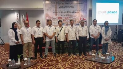 DPD Klub Logindo Kalbar yang dilantik, Rabu (16/8) di Pontianak. Perkumpulan Kolaborasi Lintas Usaha Bersama Logistik Indonesia (Klub Logindo) pertama kali terbentuk di Kalbar ini dipimpin oleh Deni Gunawan berdasarkan Musda I DPD Logindo Kalbar tadi pagi.