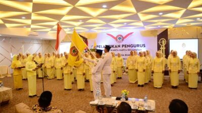 Pengurus Himpunan Wanita Karya (HWK) tingkat kecamatan di Ketapang yang dilantik pada Minggu (13/8) malam. HWK diharapkan dapat membantu pemerintah mengatasi ketimpangan sosial yang ada di lingkungannya