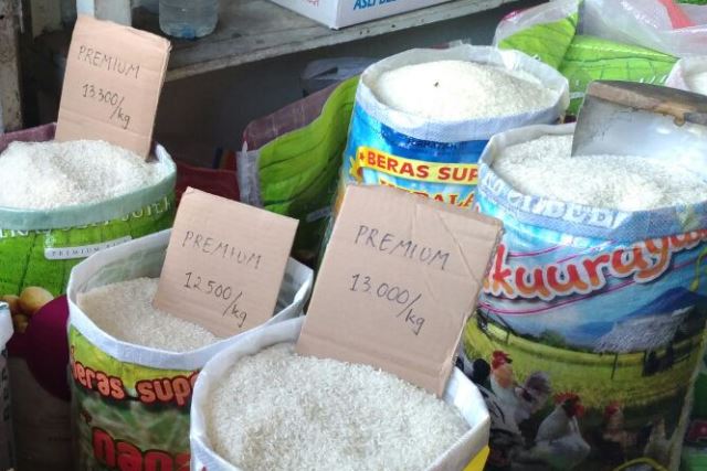 Menteri Perdagangan Zulkifli Hasan menjamin stok beras di Indonesia sangat aman. Sebab jumlahnya sangat banyak sehingga bisa memenuhi kebutuhan masyarakat.