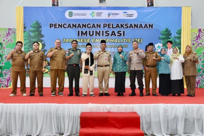 Pencanangan Imunisasi JE di Pondok Pesantren Yayasan Ushuludin yang menyuntik sebanyak 200 anak pada Selasa (26/9).