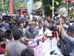 Warga Demo Tolak PT SPM