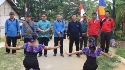 Pj Sekda Singkawang Aulia Candra saat membuka bakti sosial karang taruna pada Kamis (5/10) berharap pemuda yang bernaung di bawah karang taruna dapat berinovasi membangun desa wisata