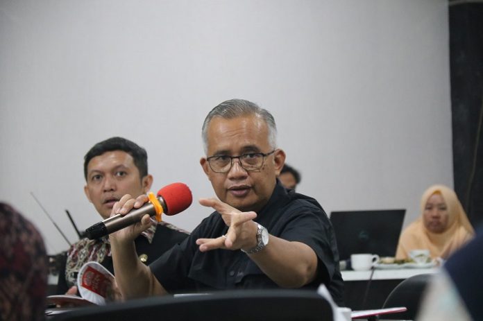 Pj Wali kota Singkawang Sumastro menekankan kepada para pengelola Pengadaan Barang dan Jasa (PBJ) harus taat aturan dalam menjalankan tugasnya.