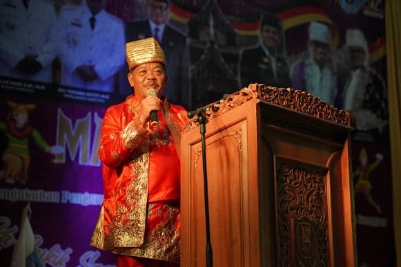 Bupati Sanggau Paolus Hadi saat menghadiri malam bedendang warga Minang pada Sabtu (21/10) malam. Ia menilai warga Minang telah menjadi pasak Sanggau