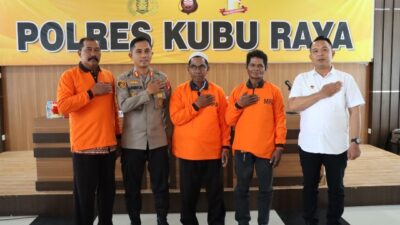 Polres Kubu Raya telah menjadikan 11 pelaku karhutla sebagai relawan Masyarakat Peduli Api (MPA) di masing-masing desanya.