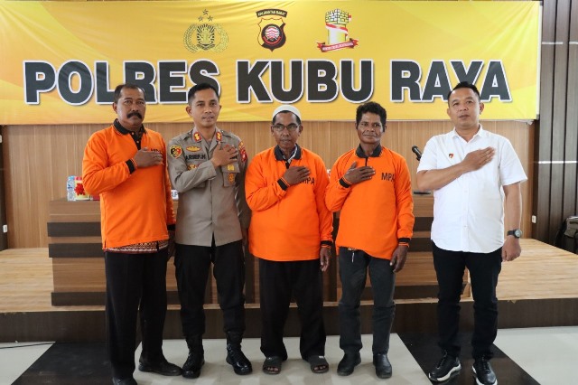 Polres Kubu Raya telah menjadikan 11 pelaku karhutla sebagai relawan Masyarakat Peduli Api (MPA) di masing-masing desanya.