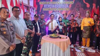 Bupati Sanggau dan forkompinda saat di Sekretariat MPC Pemuda Pancasila Sanggau bertepatan dengan Hari Sumpah Pemuda ke-95, Sabtu (28/10)