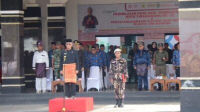 Pj Wali kota Singkawang Sumastro saat memimpin upacara Hari Sumpah Pemuda ke-95, Sabtu (28/10)