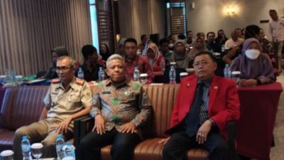 Anggota DPR RI dapil Kalbar Cornelis didampingi Bupati Kubu Raya Muda Mahendrawan dan Kepala ATR/ BPN Kubu Raya Erwin saat sosialisasi program strategis PTSL di Kalbar, Jumat (20/10)