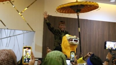 Wakil Bupati Ketapang, Farhan saat menghadiri Milangkala Ka 50 (HUT ke-50) Paguyuban Pasundan Ketapang, Minggu (15/10). Ia meminta warga Pasundan dapat memberikan kontribusi untuk pembangunan Ketapang. Foto: naufal