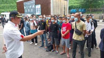 Sebanyak 48 WNI yang terlibat kriminal di Malaysia dipulangkan. Mereka dipulangkan lewat PLBN Entikong Kabupaten Sanggau pada Kamis (12/10).