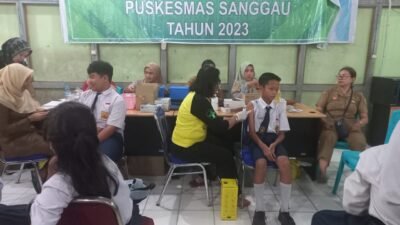 Anak-anak Sanggau yang disuntik vaksin Japanese Enchepalitis. Namun capaian vaksinasi Japanese Enchepalitis di Sanggau masih tergolong rendah hingga per 25 Oktober 2023. Foto: pek