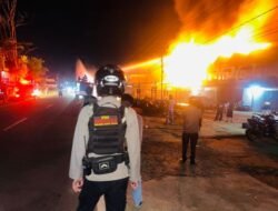 26 Unit Damkar Berjibaku 5 Jam Padamkan Api Hanguskan 11 Ruko