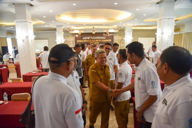 Bupati Kubu Raya Muda Mahendawan saat menghadiri rakor kepala desa dan Ketua BPD, Senin (27/11) lalu. Rakor untuk memadukan hubungan kepala desa BPD