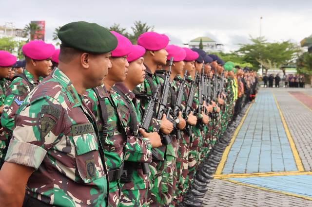 Sebanyak 2.750 personel gabungan dari berbagai unsur dikerahkan untuk pengamanan kedatangan Presiden RI Joko Widodo (Jokowi) ke Kalbar pada Jumat (24/11) sore untuk membuka Kongres Nasional HMI ke-32 dan Munas KOHATI ke-25, Kamis (23/11). Foto: tmB