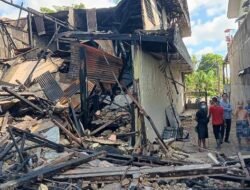 Pemilik Pasrah Toko Furniture Terbakar