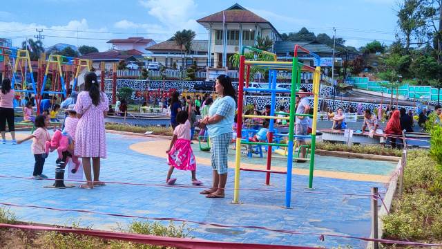 Taman Aronk Belopa di Sanggau yang dibuat untuk hiburan bagi anak-anak. Ruang atau taman bermain juga akan dibuatkan di setiap Kantor OPD di Sanggau