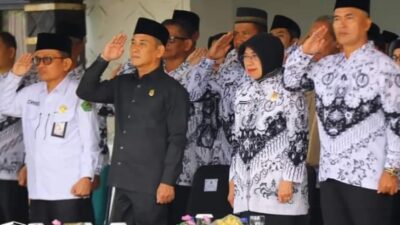 Pj Wali kota Singkawang Sumastro saat upacara memperingati HUT PGRI dan Hari Guru Nasional, Selasa (28/11) menilai kurikulum merdeka belajar menjadikan guru dituntut berinovasi.