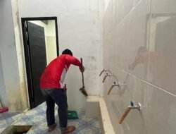 Bersih-bersih Usai Kemenkes Temukan Sarang Nyamuk di Kantor Dinkes Sanggau