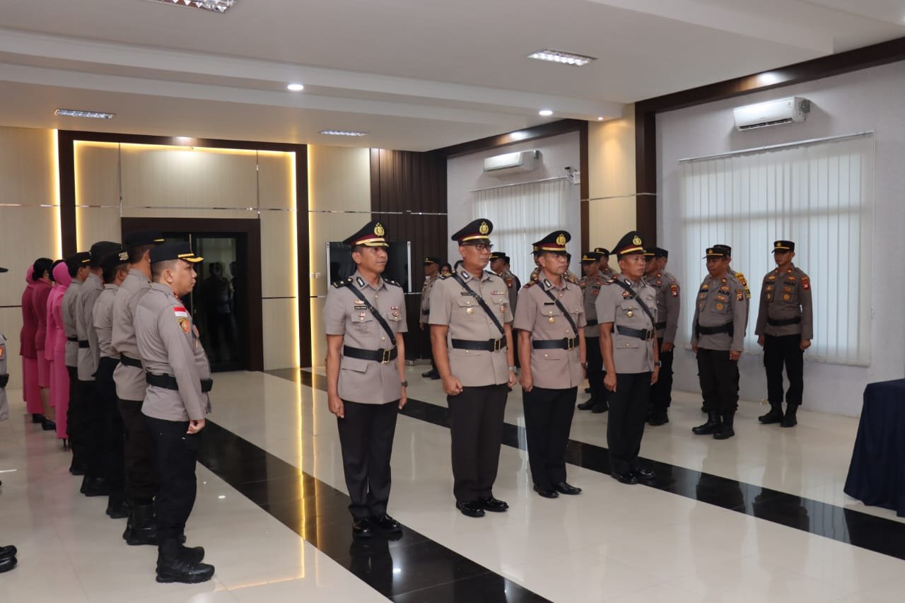 Dua Pejabat Utama di Polres Kubu Raya diganti, yakni Kabagops Kompol Rio Sigal Hasibuan dan Kasat Narkoba AKP Batman Pandia. Foto: ist/tmB