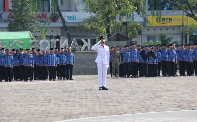 ASN Pemprov Kalbar saat mengikuti Hari Bela Negara ke-75, Selasa (19/12) yang dipimpin oleh Pj Sekda Kalbar Mohammad Bari yang membacakan amanat Presiden RI.