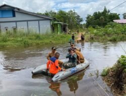 Banjir Putuskan Jembatan Penyeberangan