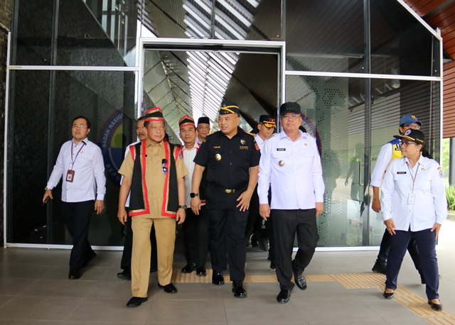 . Menteri Dalam Negeri RI Tito Karnavian yang juga Kepala BNPP memastikan PLBN Jagoi Babang telah siap untuk diresmikan Presiden RI Joko Widodo. Kepastian itu disampaikan setelah Tito langsung meninjau PLBN Jagoi Babang di Kabupaten Bengkayang, Rabu (13/12).