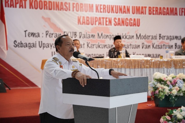 Plt Bupati Sanggau Yohanes Ontot saat membuka rakor FKUB Sanggau yang diminta gencar galakkan moderasi beragama menghadapi Pemilu, Rabu (6/12)